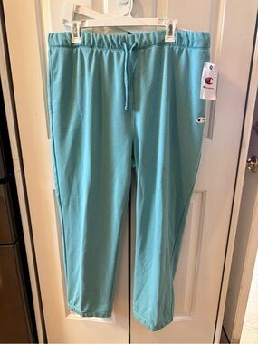 Champion Gameday Cropped
Sweatpants Slim Straight Leg Milky
Way Blue Size XXL